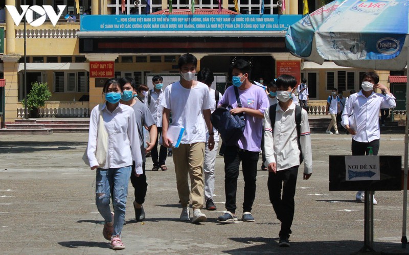 thi sinh ha noi: de hoa ky thi tot nghiep thpt kho hon de minh hoa hinh 1