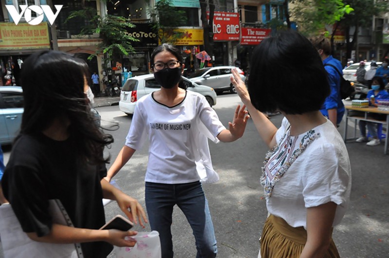 "anh mat cua co la nguon dong luc to lon khi con buoc phong thi" hinh 1