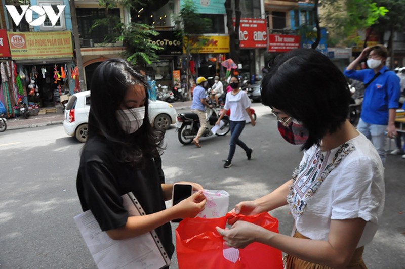 "anh mat cua co la nguon dong luc to lon khi con buoc phong thi" hinh 2