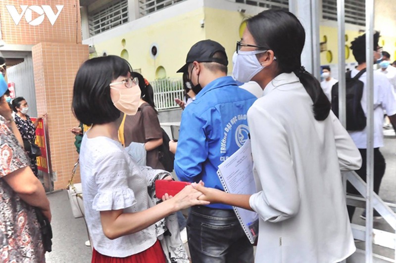 "anh mat cua co la nguon dong luc to lon khi con buoc phong thi" hinh 8