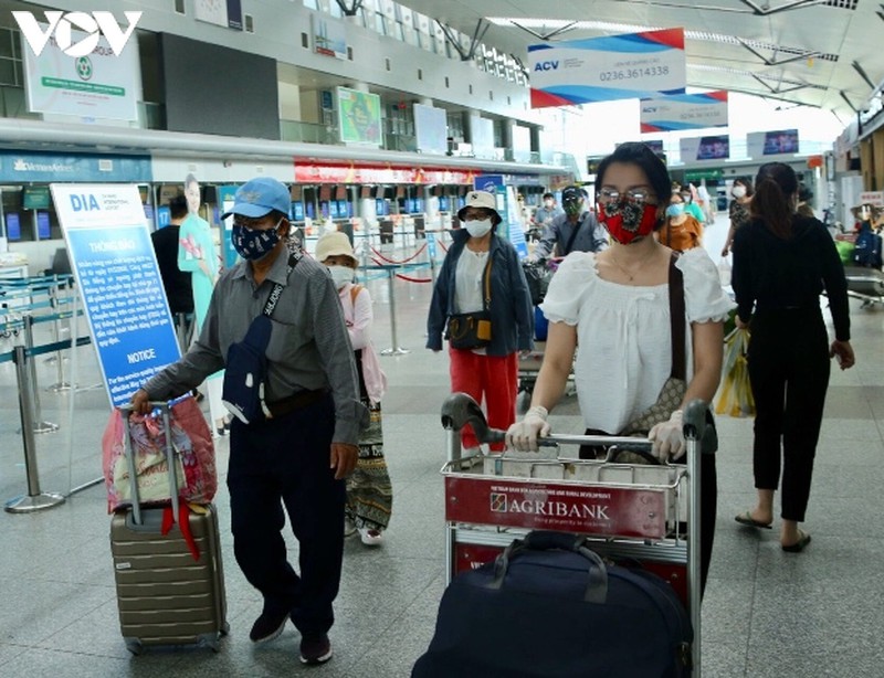 hon 200 du khach roi da nang ve ha noi hinh 1