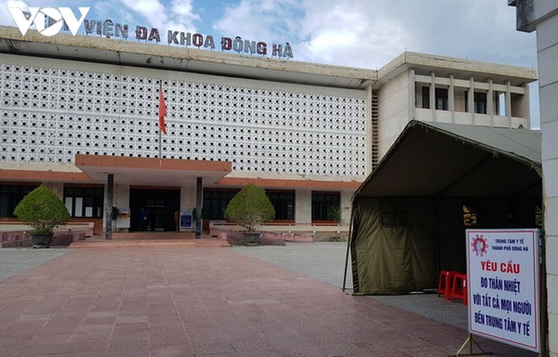 bi ho, sot, f1 cua benh nhan mac covid-19 moi den khai bao y te hinh 1