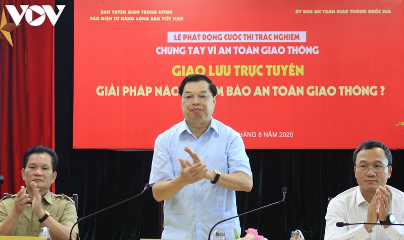 phat dong cuoc thi trac nghiem "chung tay vi an toan giao thong" hinh 1