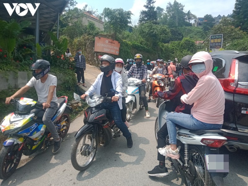 dong nguoi un un keo len tam dao trong ngay nghi quoc khanh 2/9 hinh 2