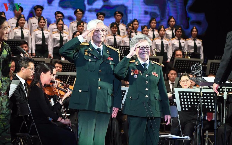 nhac si doan nho van tiep buoc hanh trinh "duoi la quan ky" hinh 9