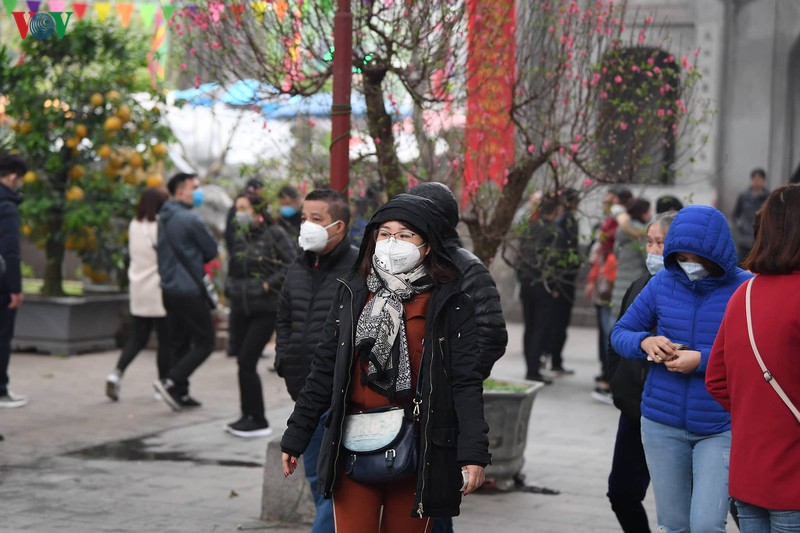 luong nguoi di le chua giam, kin mit khau trang phong virus corona hinh 15
