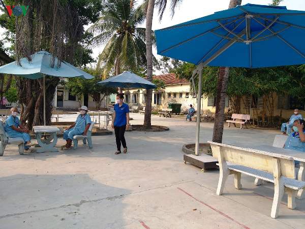 khanh hoa cham soc nguoi lang thang tranh nguy co lay lan dich benh  hinh 2