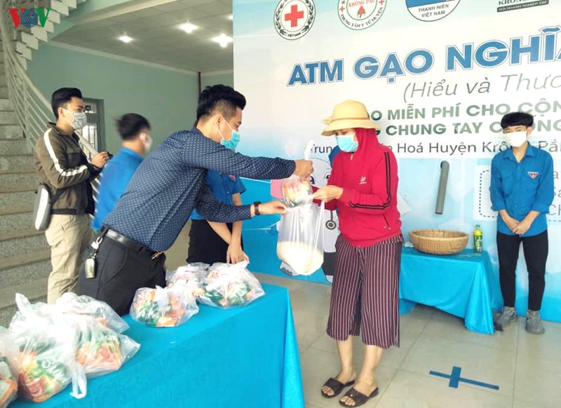 them nhung "atm gao" tiep tuc lan toa tinh than se chia hinh 4