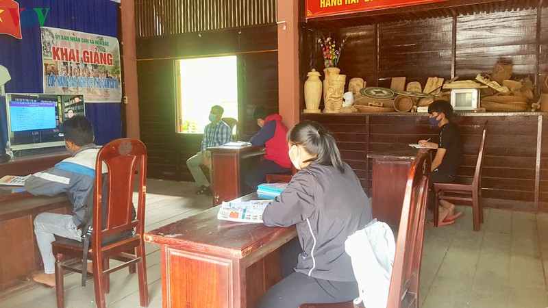 hoc sinh mien nui da nang vuot kho hoc tu xa hinh 1