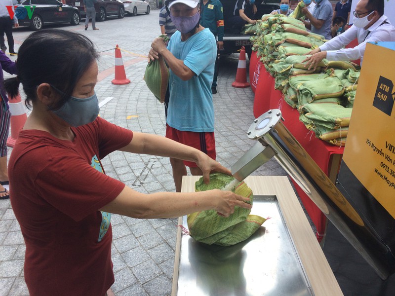 them nhung "atm gao" tiep tuc lan toa tinh than se chia hinh 1