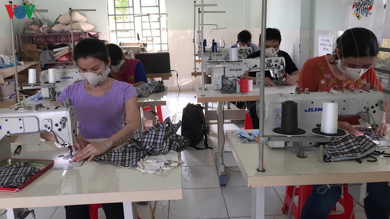 chia se yeu thuong giup nguoi khuyet tat di qua dai dich hinh 1