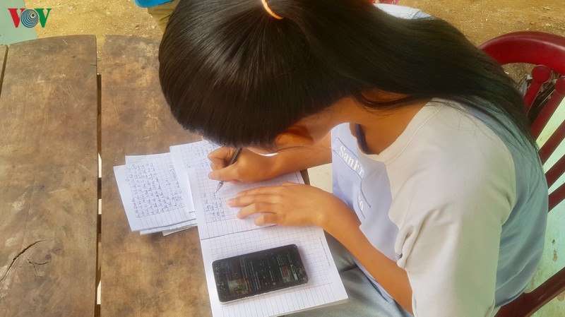hoc sinh mien nui da nang vuot kho hoc tu xa hinh 2
