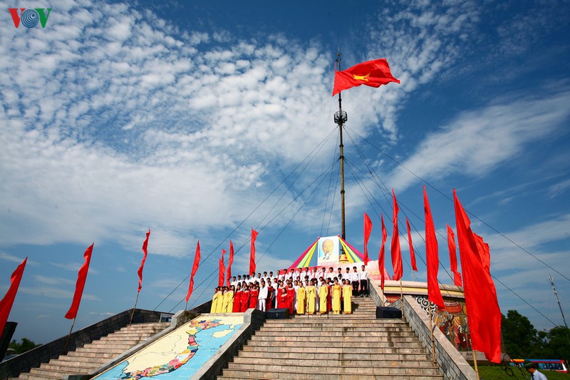 tham cau hien luong va on lai khat vong thong nhat non song hinh 10