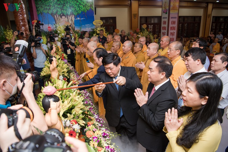 dai le phat dan 2020 to chuc long trong, trang nghiem tai chua quan su hinh 9