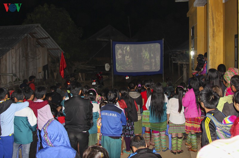 lang tham nhung nguoi "cong phim" len vung cao hinh 15