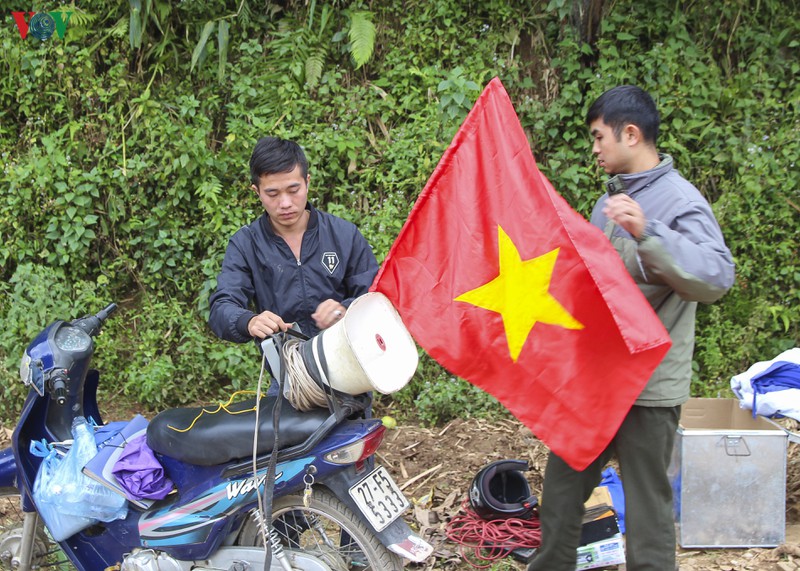 lang tham nhung nguoi "cong phim" len vung cao hinh 4