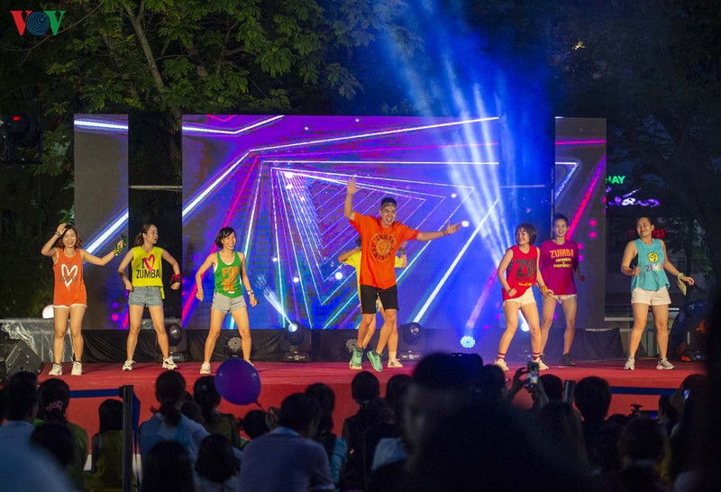 "vu dieu sac mau": ron rang quoc te thieu nhi sau mua covid-19 hinh 7