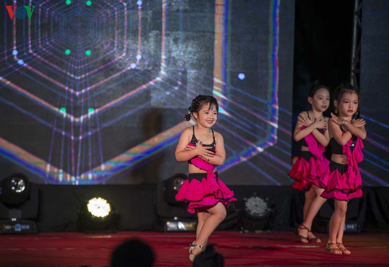 "vu dieu sac mau": ron rang quoc te thieu nhi sau mua covid-19 hinh 10