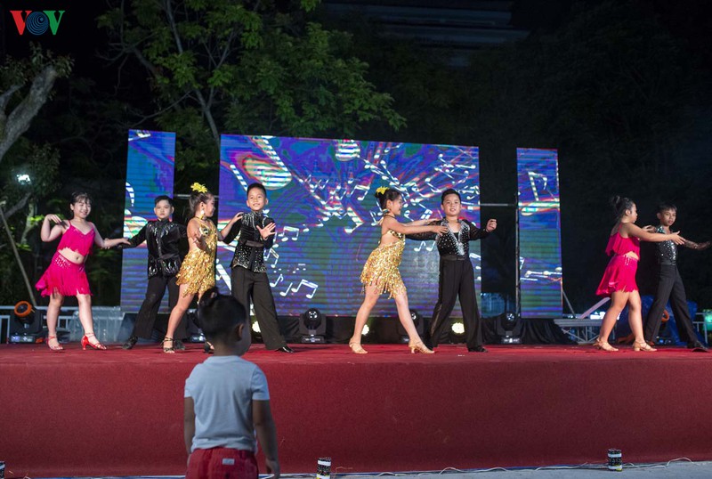 "vu dieu sac mau": ron rang quoc te thieu nhi sau mua covid-19 hinh 13