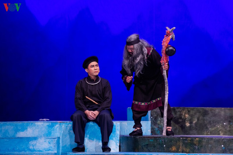 khan phong nha hat lon chat kim khan gia xem vo "chuyen tinh khau vai" hinh 4