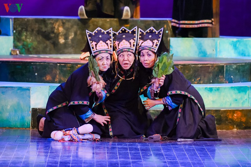 khan phong nha hat lon chat kim khan gia xem vo "chuyen tinh khau vai" hinh 8