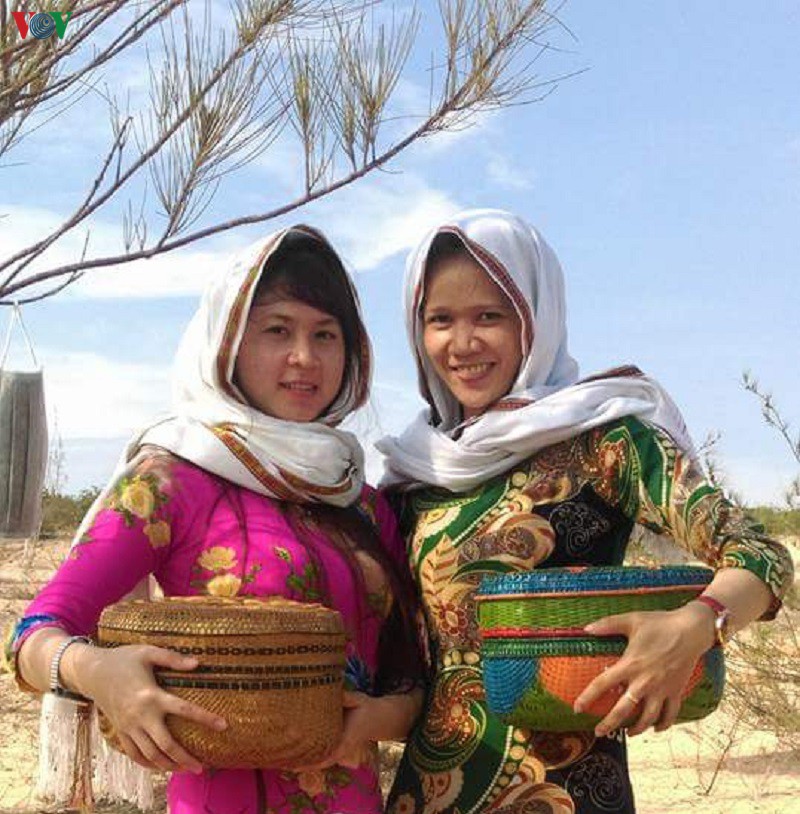 nguoi cham co nhieu doi moi trong viec cuoi, viec tang hinh 4