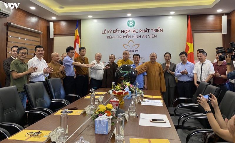 kenh truyen hinh an vien: thong diep cua su se chia va yeu thuong hinh 2