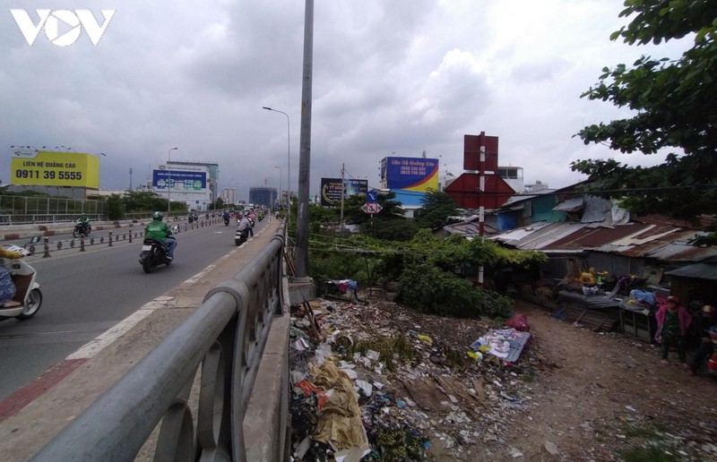 rac bua vay dan cu duoi chan cau kenh te o tphcm hinh 12