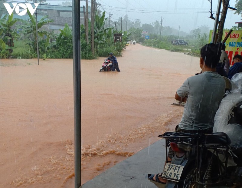 mua lon khien nhieu khu vuc o yen bai ngap lut, giao thong di lai kho khan hinh 9