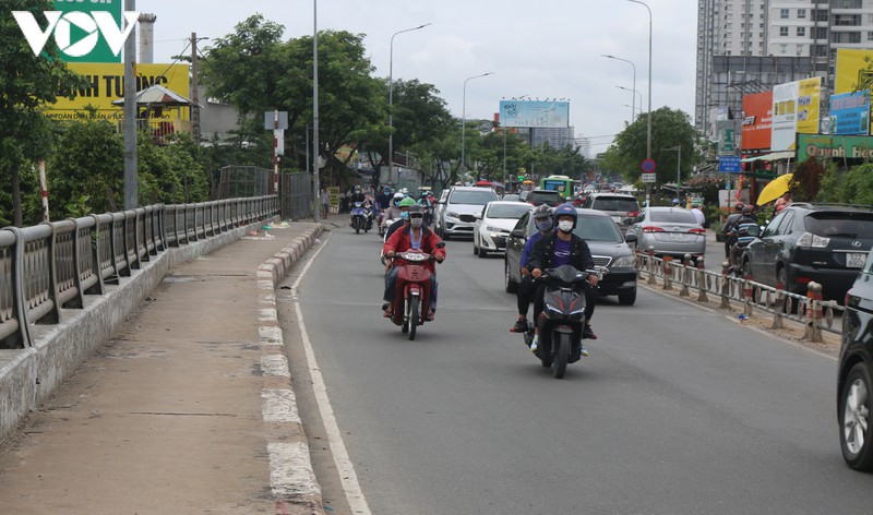 rac bua vay dan cu duoi chan cau kenh te o tphcm hinh 3