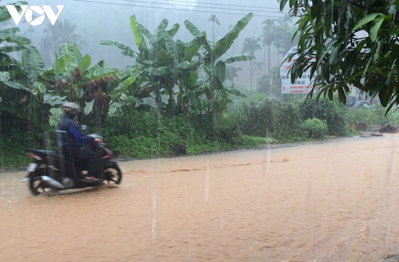 mua lon khien nhieu khu vuc o yen bai ngap lut, giao thong di lai kho khan hinh 3