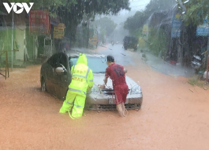mua lon khien nhieu khu vuc o yen bai ngap lut, giao thong di lai kho khan hinh 5