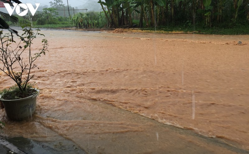 mua lon khien nhieu khu vuc o yen bai ngap lut, giao thong di lai kho khan hinh 7