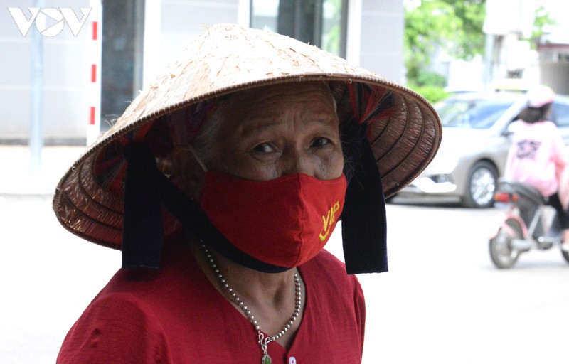 nguoi dan son la chap hanh tot viec deo khau trang phong, chong covid-19 hinh 11