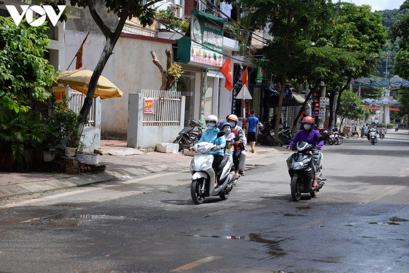 nguoi dan son la chap hanh tot viec deo khau trang phong, chong covid-19 hinh 1