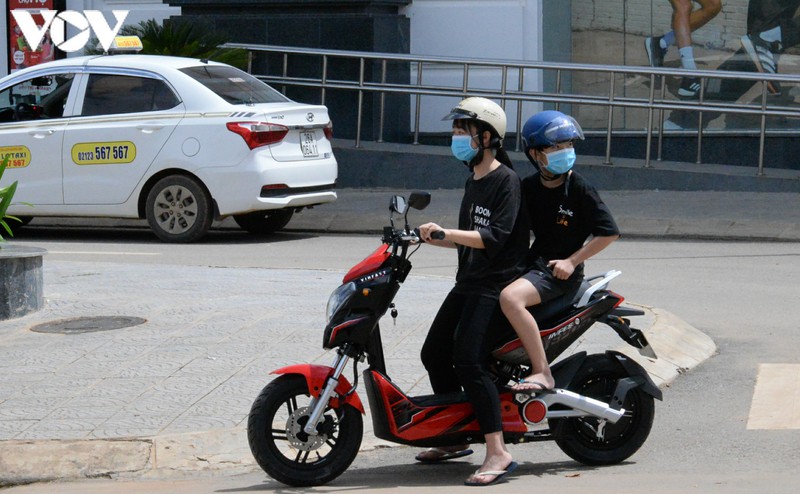 nguoi dan son la chap hanh tot viec deo khau trang phong, chong covid-19 hinh 2
