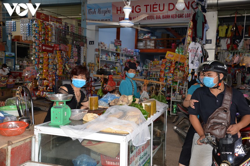 nguoi dan son la chap hanh tot viec deo khau trang phong, chong covid-19 hinh 4