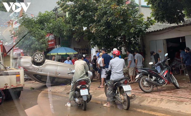 3 vu tai nan lien tiep tren quoc lo 6, 1 nguoi bi thuong nang  hinh 3