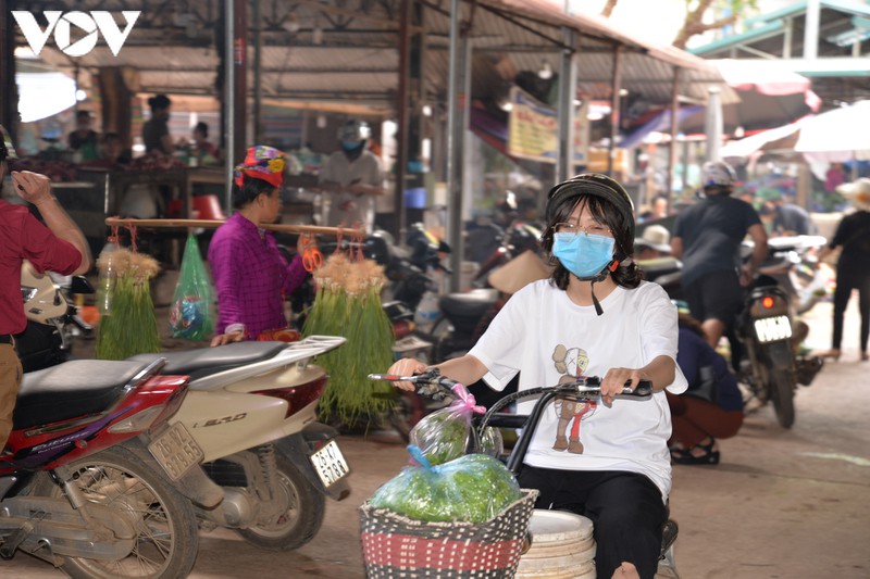 nguoi dan son la chap hanh tot viec deo khau trang phong, chong covid-19 hinh 9