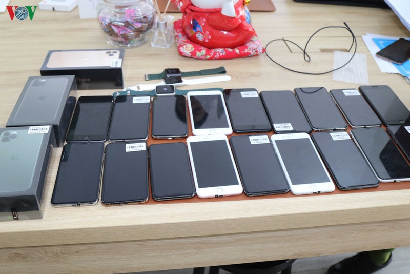 tich thu nhieu dien thoai iphone khong ro nguon goc hinh 1