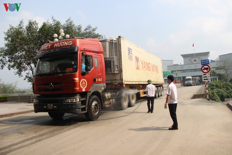 cao bang no luc day nhanh thong quan hang hoa tai cac cua khau hinh 2