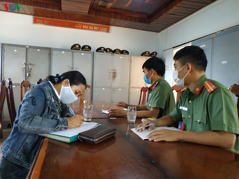 them mot phu nu bi xu ly vi dang tin sai su that ve dich covid-19 hinh 1