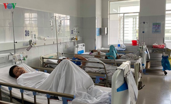 vu ngo doc do chay o da nang: them 89 nguoi nhap vien hinh 1