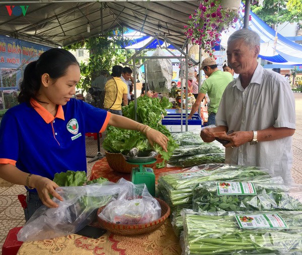 nhon nhip phien cho nong san o da nang hinh 1