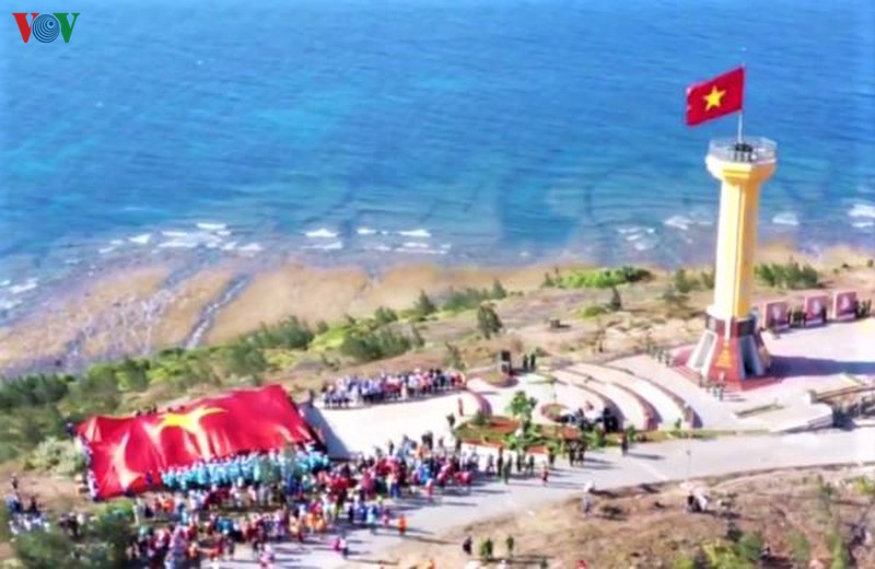 hang ngan nguoi du le thuong co tren que huong hai doi hoang sa hinh 1