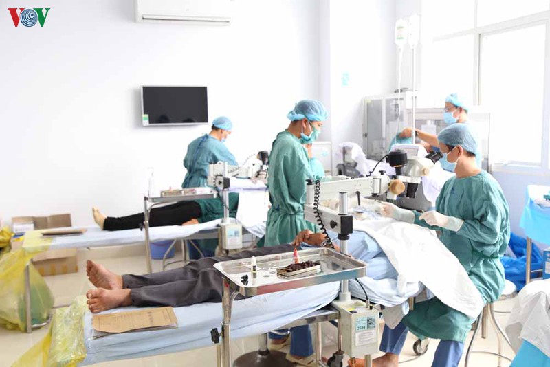 dak lak phau thuat mat mien phi cho benh nhan co hoan canh kho khan hinh 1
