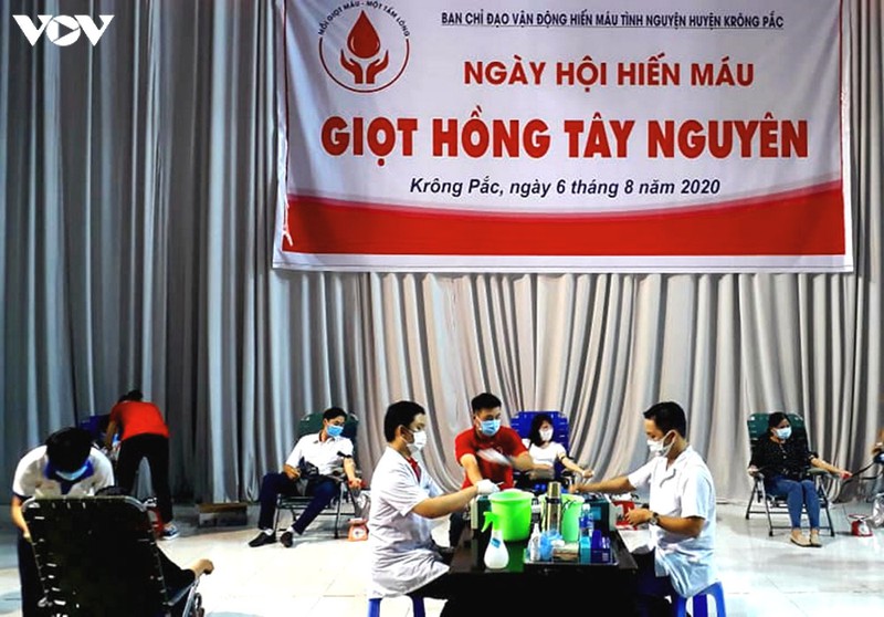 khong ngai covid-19, hang tram nguoi dan dak lak tinh nguyen hien mau hinh 1