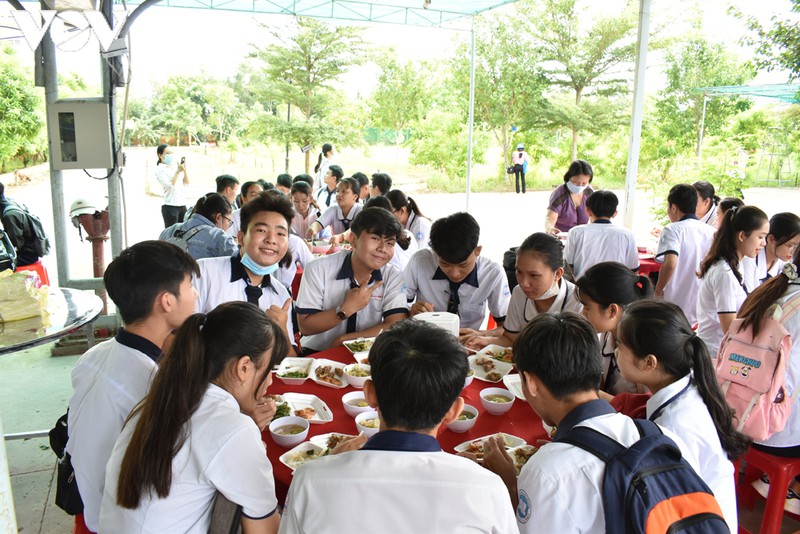  hang ngan suat com mien phi lam am long "si tu" can tho hinh 1