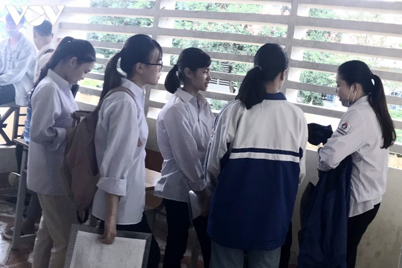 khu vuc tay bac: de thi toan bam sat chu truong giam tai cua bo hinh 1