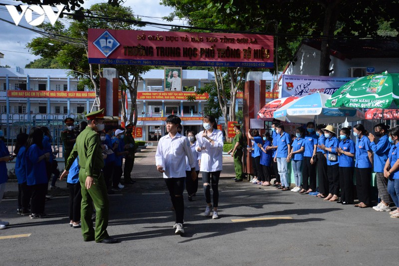khu vuc tay bac: de thi toan bam sat chu truong giam tai cua bo hinh 2